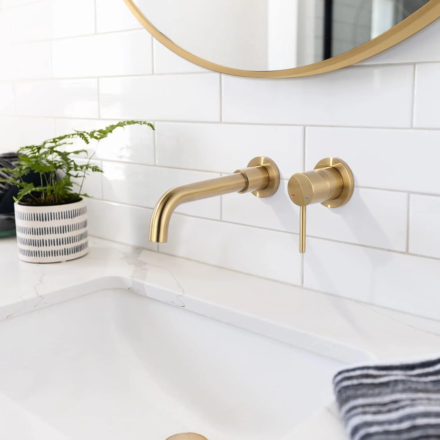 شیر روشویی دیواری آرکورا - شیر روشویی طلایی برس خورده - شیر روشویی تک دستگیره - شیر روشویی با خروجی چرخان به همراه شیرآلات شیر روشویی دیواری آرکورا - شیر روشویی طلایی برس خورده - شیر روشویی تک دستگیره - شیر روشویی با خروجی چرخان به همراه شیرآلات