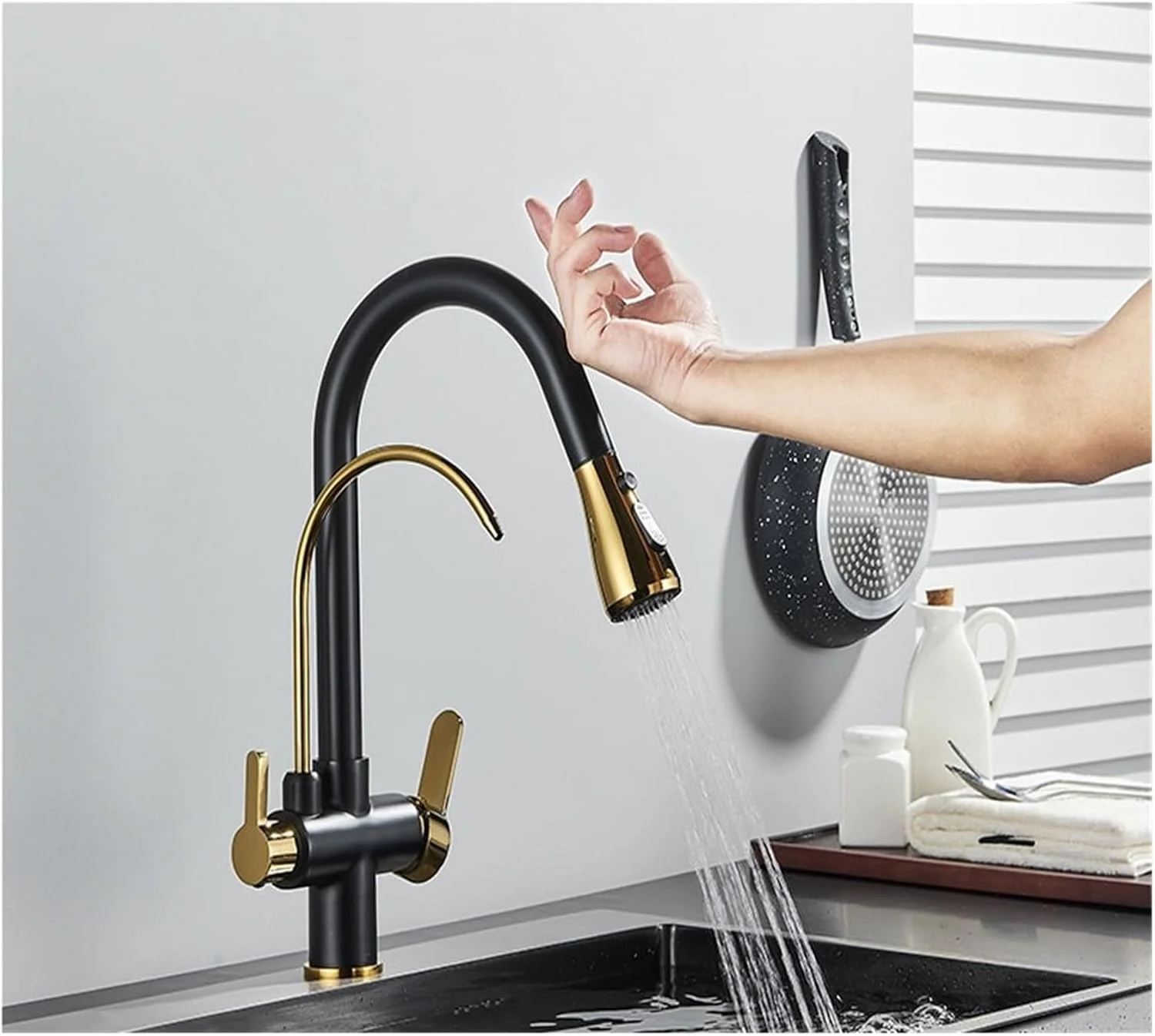 شیر آشپزخانه لمسی با فیلتر آب، شیر مخلوط سینک ظرفشویی چرخان و بیرون کشیدنی (مشکی و طلایی)