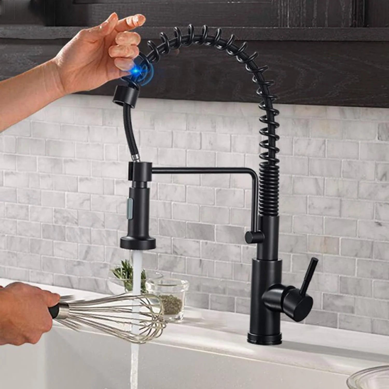 شیرآلات ظرفشویی لمسی با اسپری کشویی، شیر مخلوط کن آشپزخانه فنری با حسگر لمسی چرخان 360 درجه، شیر تک دسته استیل ضد زنگ با 2 عملکرد مختلف اسپری، مشکی (مشکی)