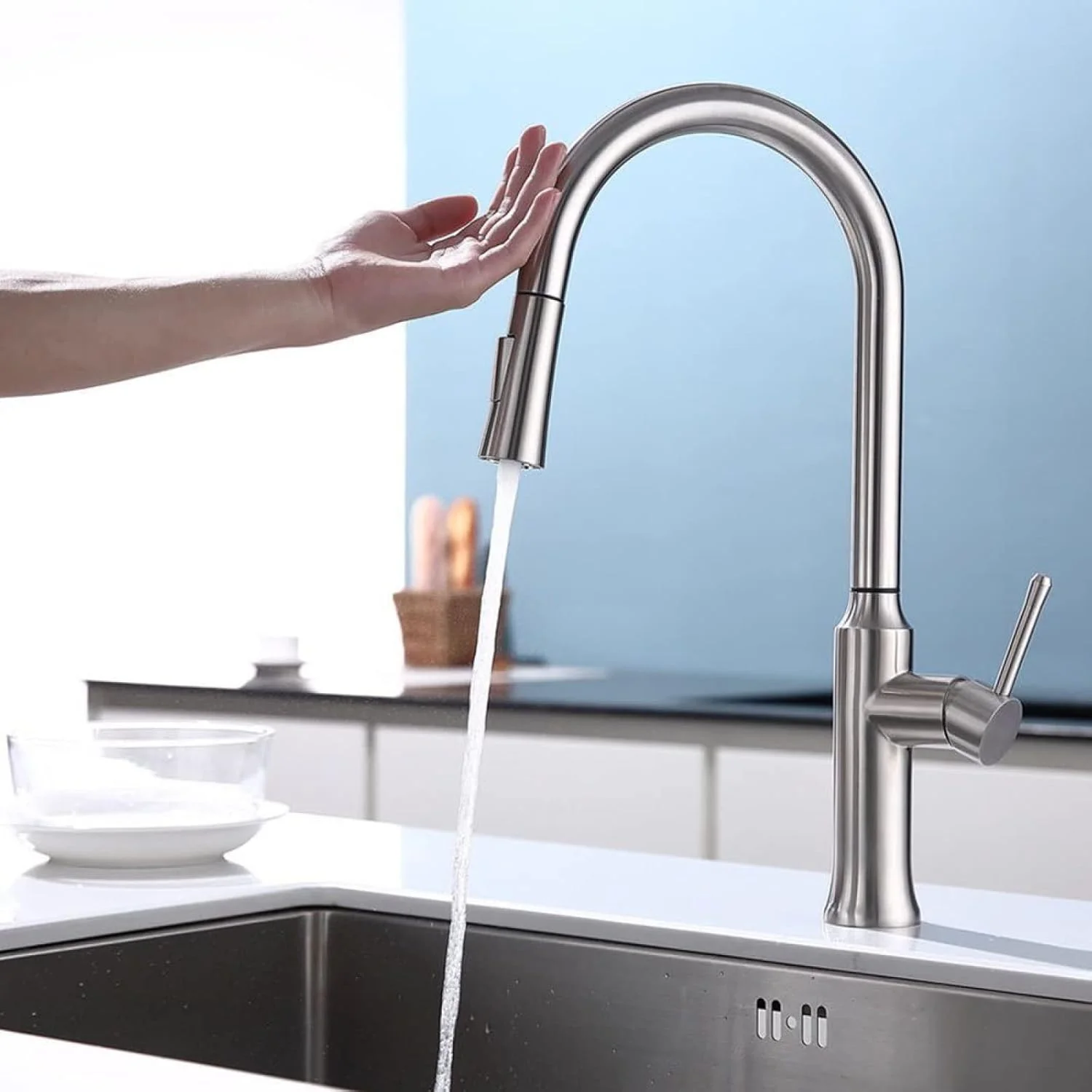 شیر آشپزخانه برنجی مشکی با کنترل لمسی، شیر آب سینک گرم و سرد چرخان، مشکی مات/ برس خورده