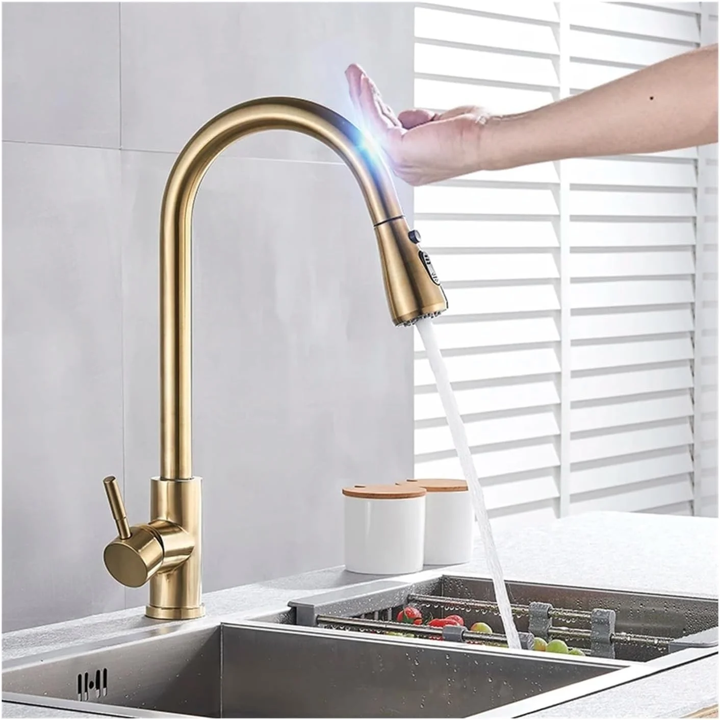 شیر آشپزخانه لمسی هوشمند مشکی با قابلیت چرخش 360 درجه و خروجی آب دو حالته: شیر سینک سرد و گرم، مناسب روشویی