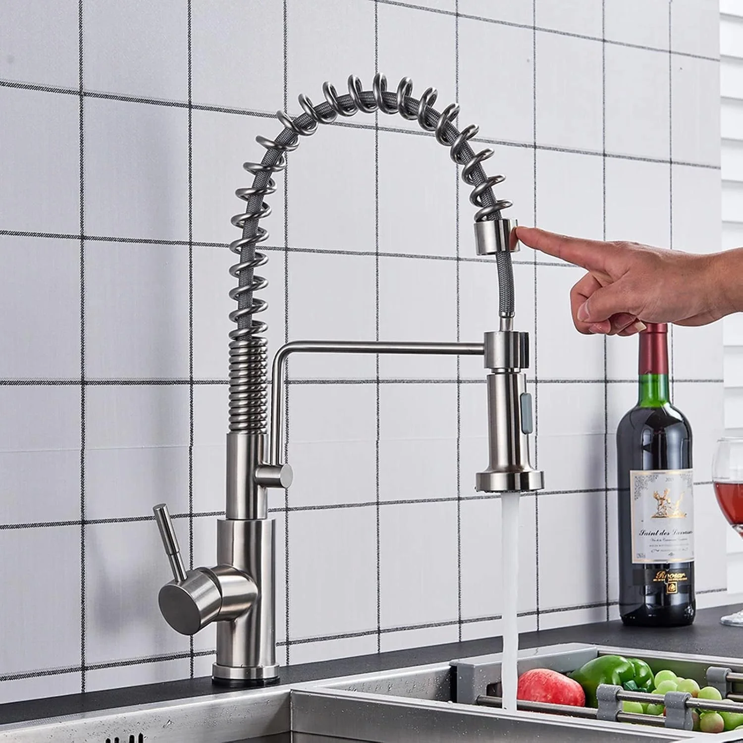 شیر آشپزخانه با حسگر لمسی و علم متحرک با قابلیت چرخش 360 درجه، استیل ضد زنگ، تک دستگیره، دارای 2 حالت پاشش آب، روکش نیکل برس خورده (نیکل برس خورده)