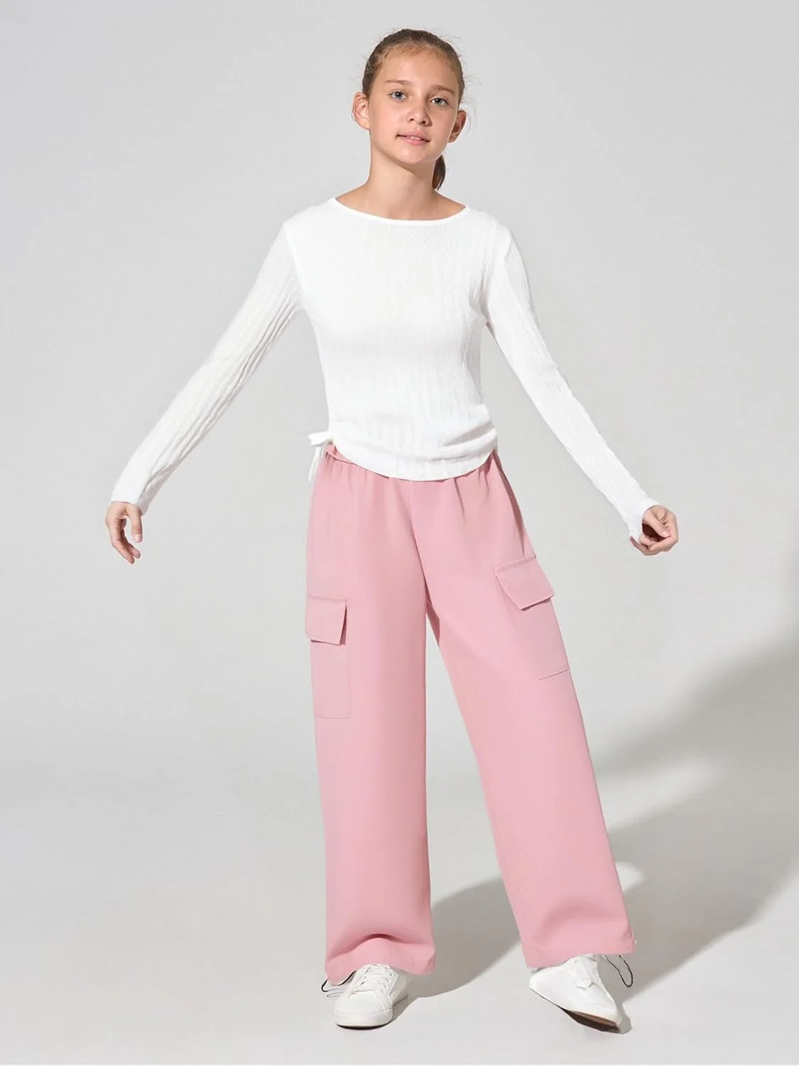 ست لباس دخترانه شامل تاپ بافتنی دنده ای آستین بلند با بند کشی و شلوار کارگو طرح ارتشی مناسب فصل پاییز و زمستان