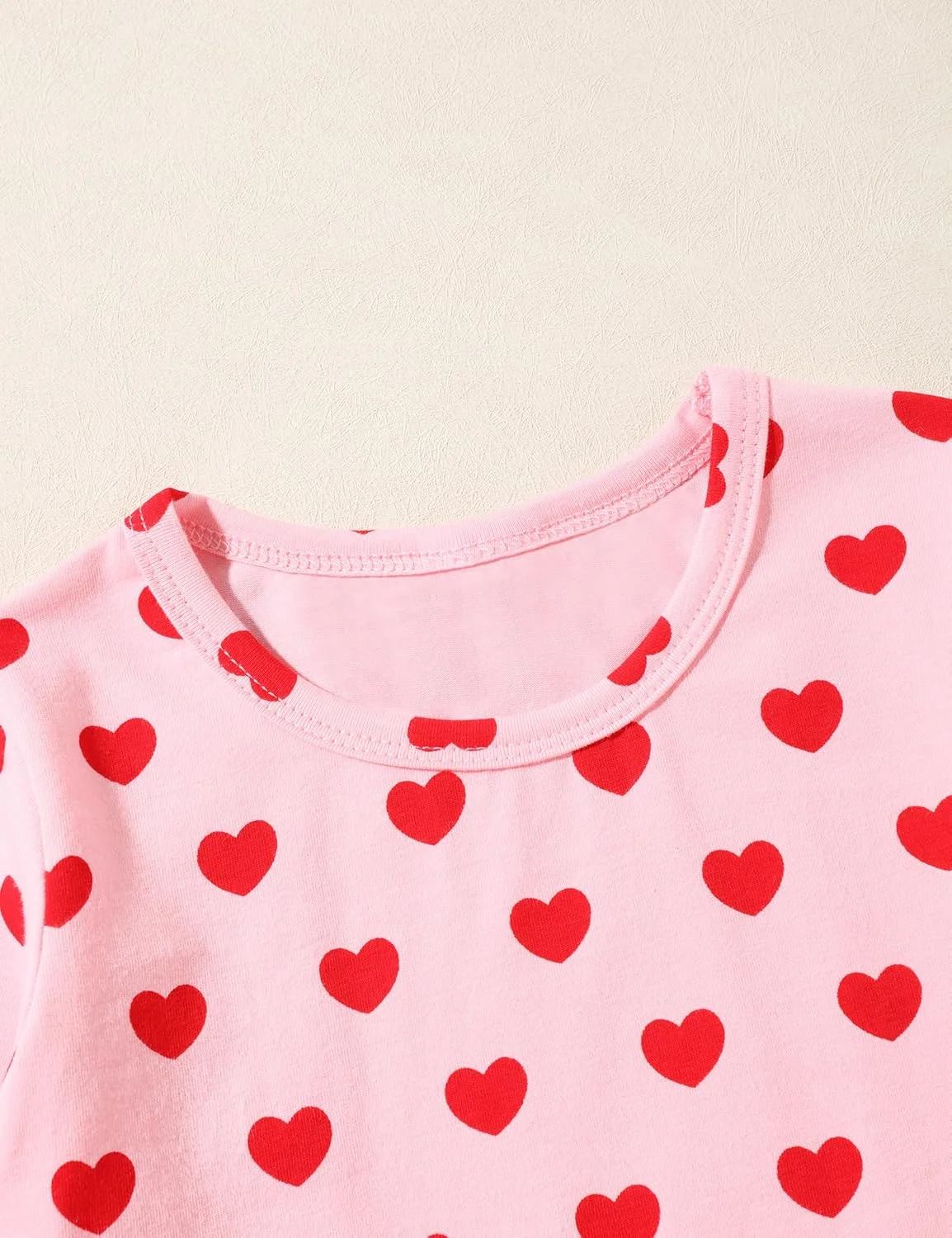 ست لباس دخترانه شامل تاپ قلبی، شلوار لگینگ و هدبند قلبی - مناسب 18 ماه تا 6 سال ست لباس دخترانه شامل تاپ قلبی، شلوار لگینگ و هدبند قلبی - مناسب 18 ماه تا 6 سال