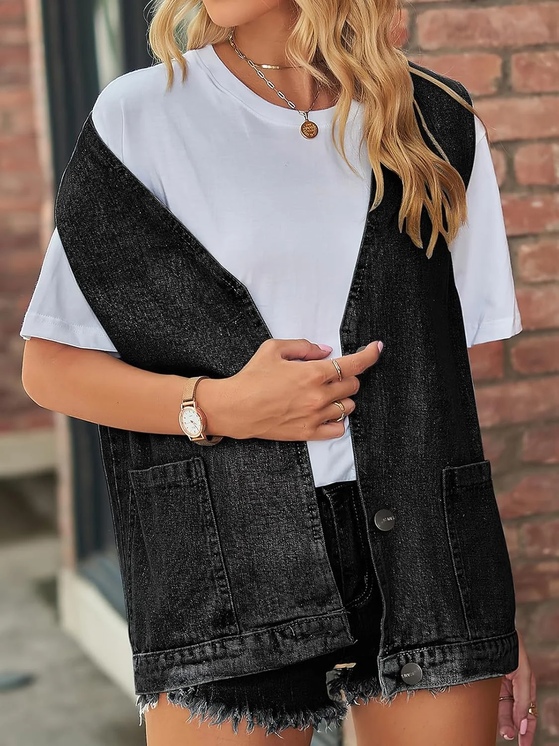 جلیقه جین زنانه بدون آستین دکمه دار و بزرگ