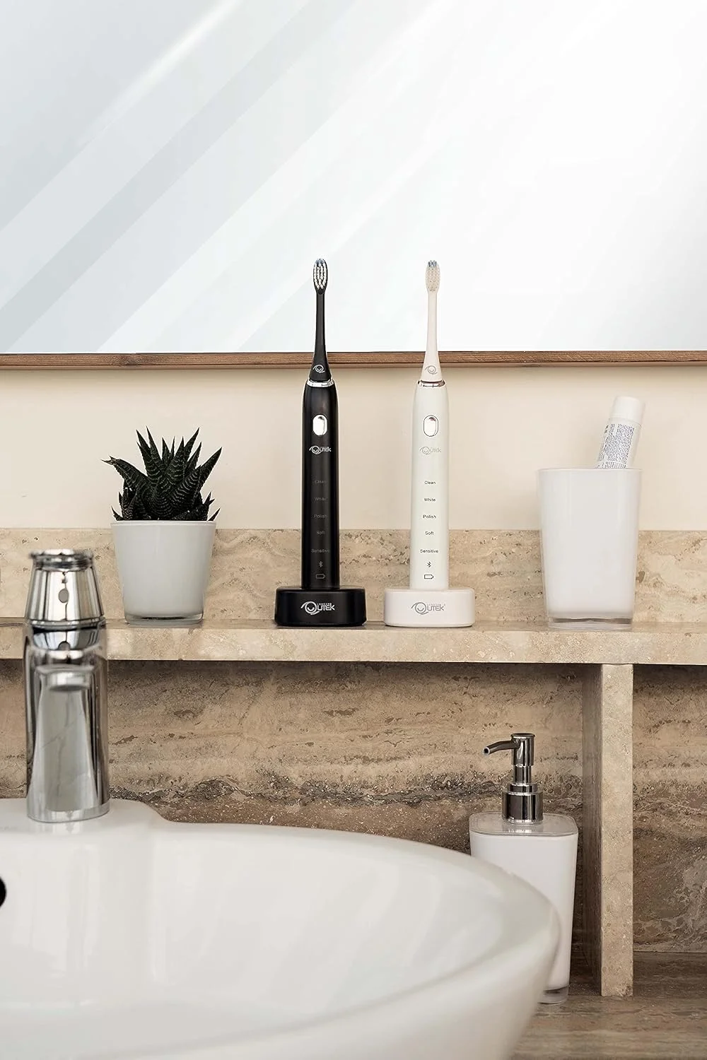 مسواک برقی Qutek DENTiCARE با فناوری هوشمند صوتی، شارژ بی‌سیم، 5 حالت مسواک زدن تا 40000 ضربه در دقیقه، اتصال به اپلیکیشن موبایل iOS و Android