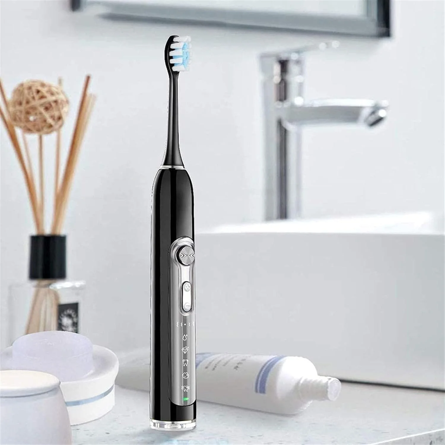 مسواک برقی هوشمند با حسگر فشار. 5 حالت مسواک زدن، 2 برس، کیف مسافرتی ممتاز، شارژ بی سیم USB. عملکرد تمیز کنندگی قدرتمند (رنگ: سفید)