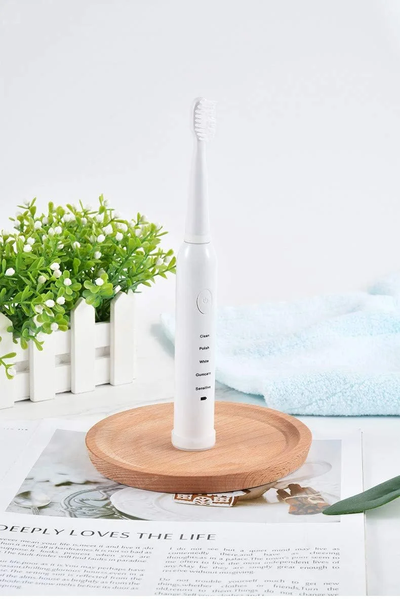 (سفید) - مسواک برقی صوتی برای کودکان و بزرگسالان، 5 حالت با تایمر 2 دقیقه ای داخلی، مسواک اولتراسونیک قابل حمل مسافرتی با 4 سر برس، مسواک برقی با شارژ USB، توصیه شده توسط دندانپزشکان