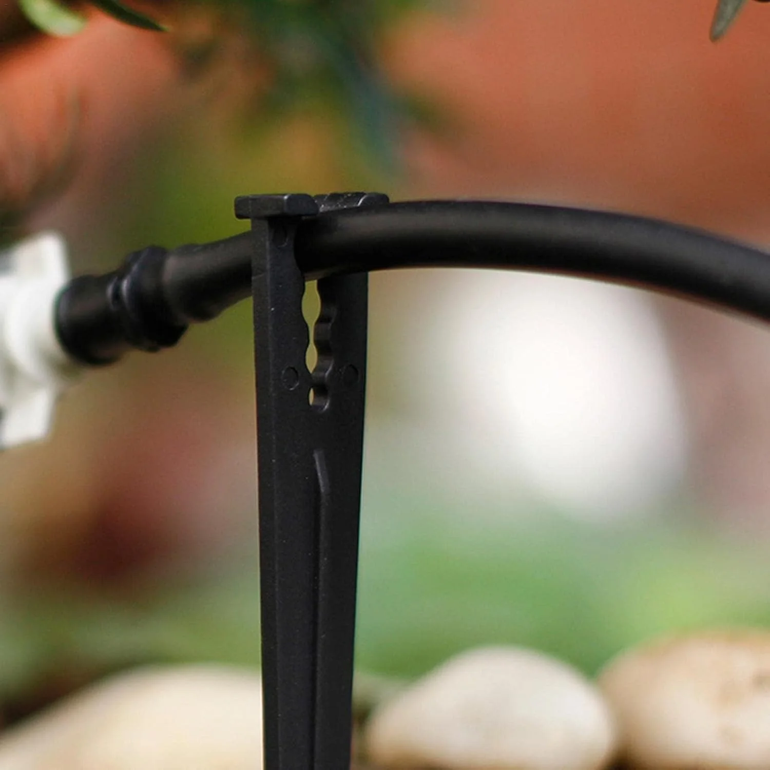 ۵ عدد پایه نگهدارنده قطره چکان آبیاری - میله های ثابت نگهدارنده | آبپاش قطره ای قابل تنظیم برای آبیاری قطره ای با شلنگ آب ۱/۴، ۴/۷ یا ۳/۵ اینچ (۱۰۰ عدد پایه)