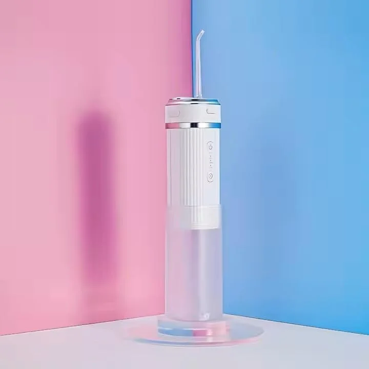 واتر فلاسر قابل حمل، دستگاه آبیاری دهان و دندان بی سیم، تمیز کننده دندان قابل شارژ، سفید
