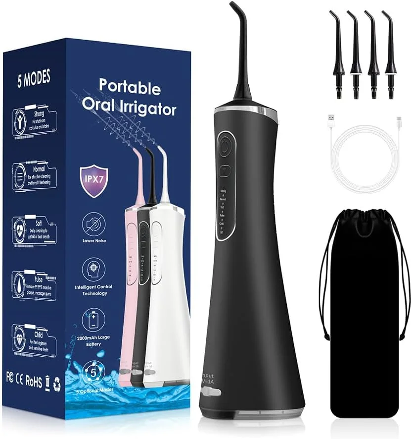 واتر فلاسر قابل حمل، دستگاه شستشوی دهان، 5 حالت تمیز کردن، ضد آب IPX7، با چهار نازل، کیف مسافرتی، کابل شارژ USB، مناسب برای بزرگسالان و کودکان، 60 روز عمر باتری (مشکی)