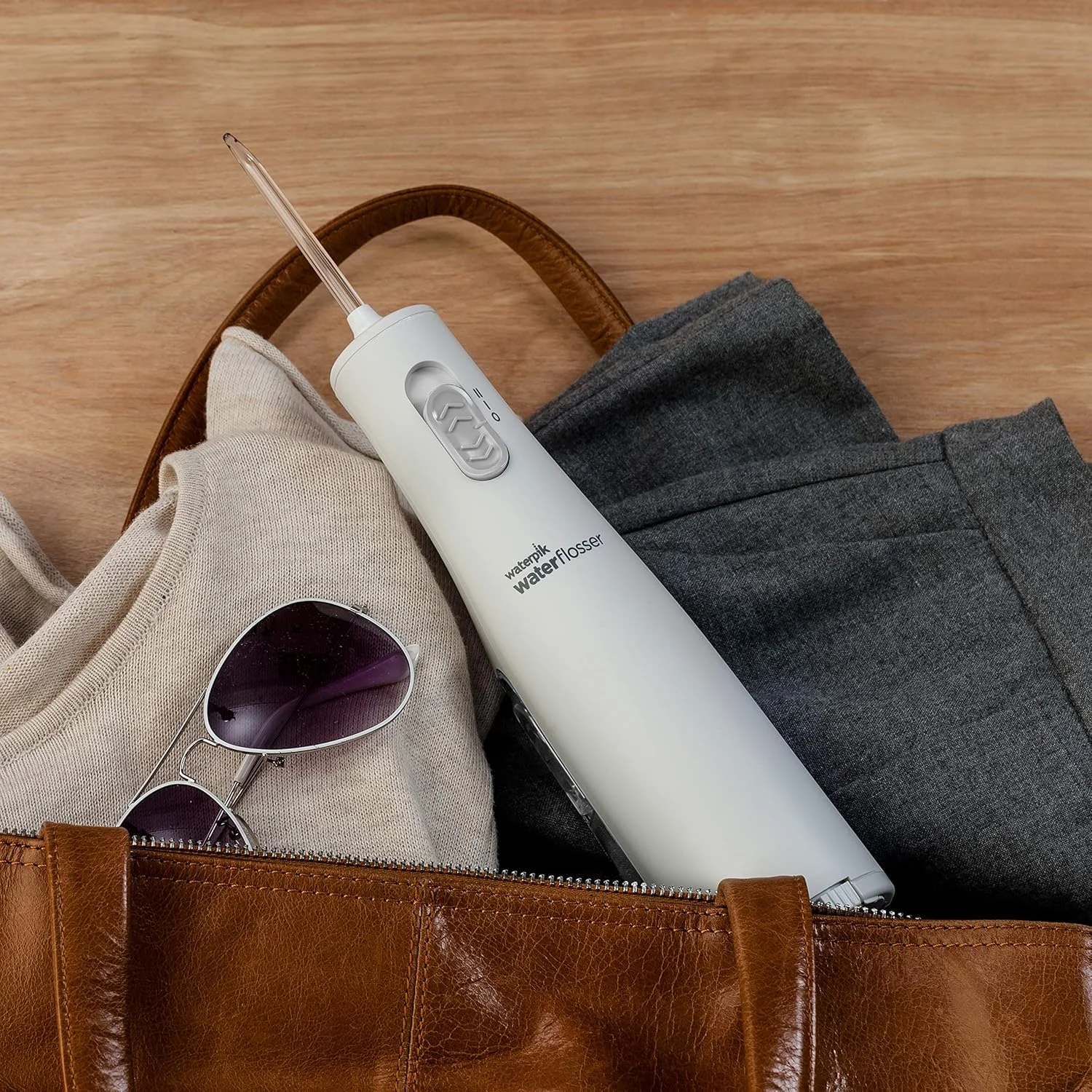 واترپیک نخ دندان آبی بی سیم، با باتری کار می کند و قابل حمل برای مسافرت و منزل، مدل Cordless Express سفید WF-02C