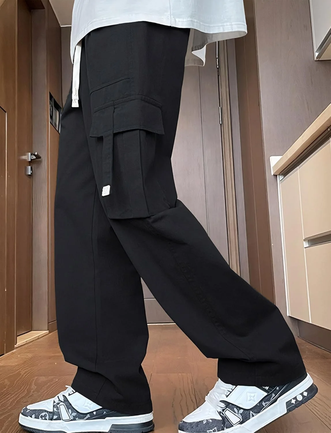 شلوار کارگو پسرانه SEAUR، مدل آزاد و راحت، از جنس پنبه، دارای کمر کشی و بند قابل تنظیم، به همراه جیب‌های متعدد، مناسب فعالیت‌های بیرون از خانه، سایز 7 تا 16 سال