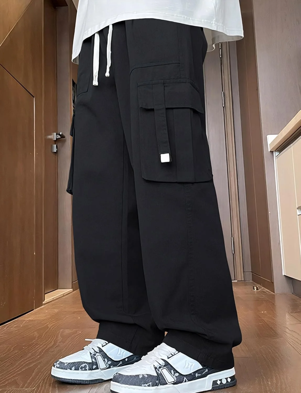 شلوار کارگو پسرانه SEAUR، مدل آزاد و راحت، از جنس پنبه، دارای کمر کشی و بند قابل تنظیم، به همراه جیب‌های متعدد، مناسب فعالیت‌های بیرون از خانه، سایز 7 تا 16 سال