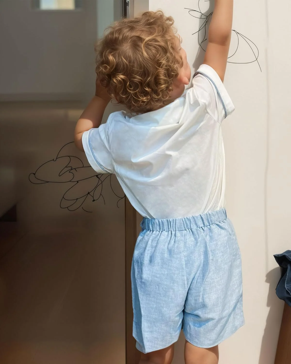 ست لباس پسرانه تابستانی، پیراهن آستین کوتاه دکمه دار و شلوارک نخی طرح دار