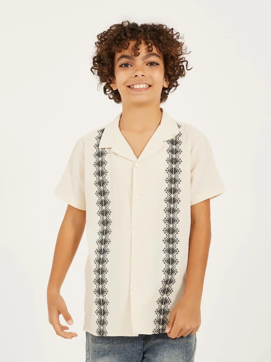 پیراهن آستین کوتاه یقه دار پسرانه استایلی با گلدوزی