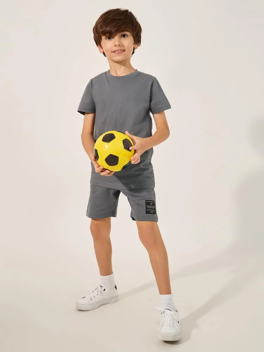 ست تی‌شرت آستین کوتاه و شلوارک پسرانه با جزئیات نشان استایلی