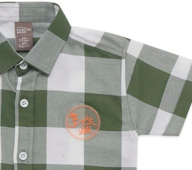 پیراهن پسرانه یقه دار با طرح چهارخانه چاپی پیراهن پسرانه یقه دار با طرح چهارخانه چاپی