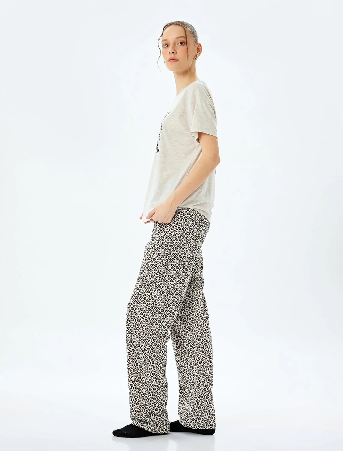 ست لباس خواب زنانه قهوه ای طرح دار کوتون