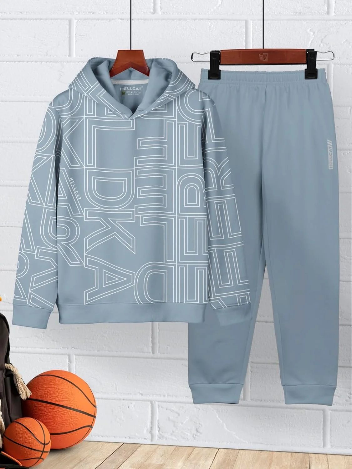 ست لباس پسرانه شامل هودی، تیشرت و شلوار جاگر طرح دار پنبه ای