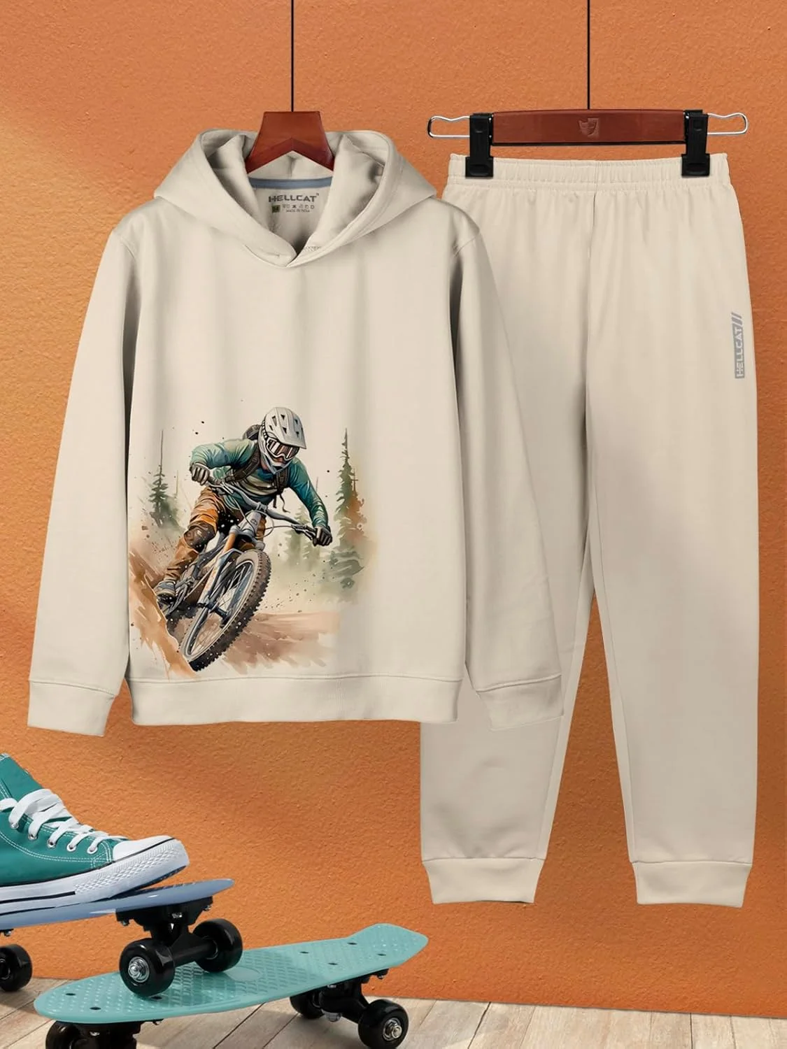 ست لباس پسرانه شامل هودی، تیشرت و شلوار جاگر با طرح چاپی از جنس پنبه