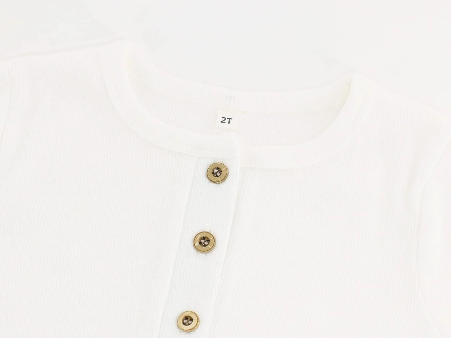 تی‌شرت آستین کوتاه یقه هنلی بچگانه