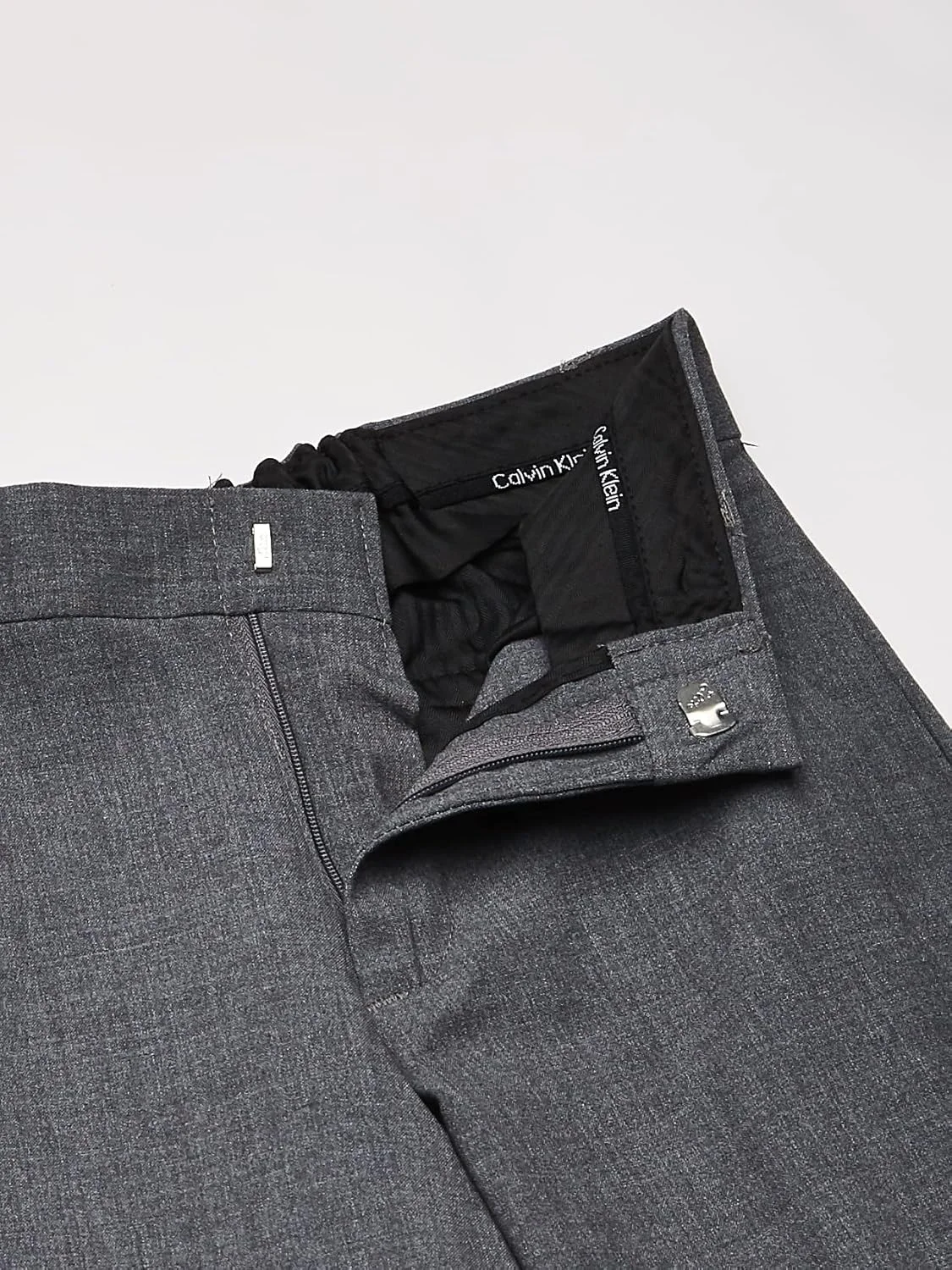 شلوار رسمی پسرانه کلوین کلاین، مدل راسته و لبه دوزی شده، دارای حلقه کمربند و جیب های کاربردی شلوار رسمی پسرانه کلوین کلاین، مدل راسته و لبه دوزی شده، دارای حلقه کمربند و جیب های کاربردی