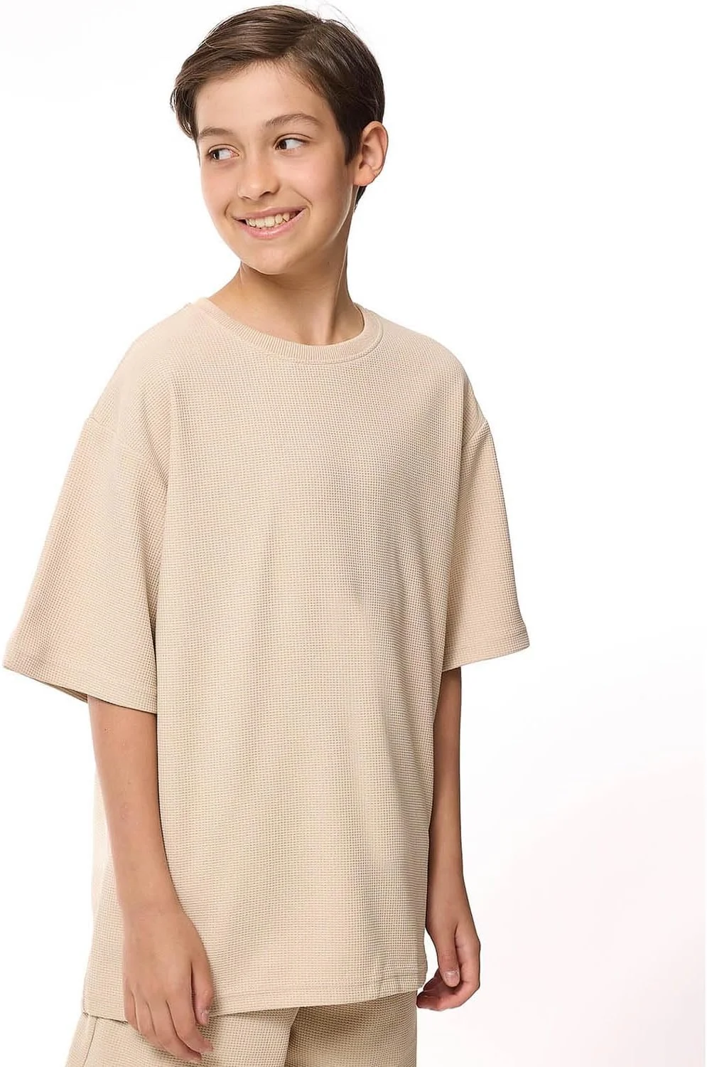 تی شرت بافت دار سایز بزرگ پسرانه R&B مدل 125-1071TB705-4 با یقه گرد و آستین کوتاه تی شرت بافت دار سایز بزرگ پسرانه R&B مدل 125-1071TB705-4 با یقه گرد و آستین کوتاه