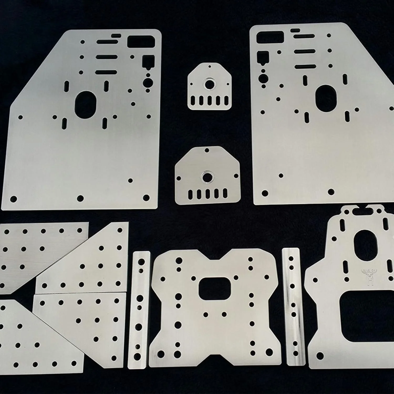 ورق آلومینیوم 5052 H32 به ابعاد 30x30x0.08 سانتی متر، صفحه آلومینیومی تخت و نازک پوشیده شده با فیلم محافظ، صفحه فلزی آلومینیومی مستطیلی برای صنایع دستی، صنعتی، 0.5 میلی متر