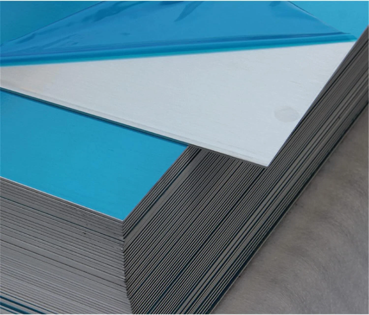 ورق آلومینیوم ماه اول، پنل نقره ای با سطح صاف، محافظت شده با فیلم یک طرفه، متریال فلزی برای صنایع دستی، مناسب برای سوله ها، قالب های مربعی 300X300 میلی متر، ضخامت 2 میلی متر