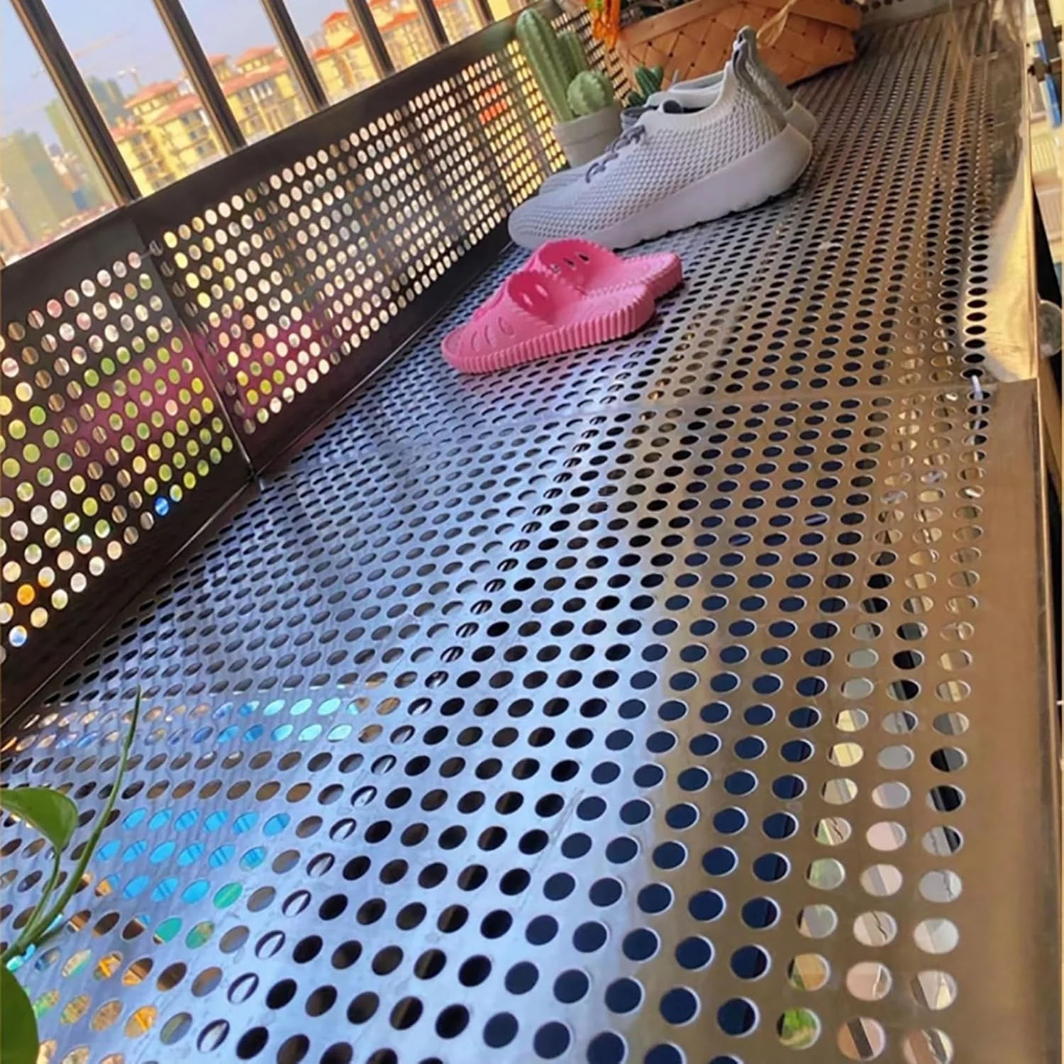 ورق توری فلزی استیل 304، ورق فلزی سوراخ دار با ضخامت 0.3 میلی متر، فاصله سوراخ 10 میلی متر، ورق فلزی تزئینی (25x100 سانتی متر)