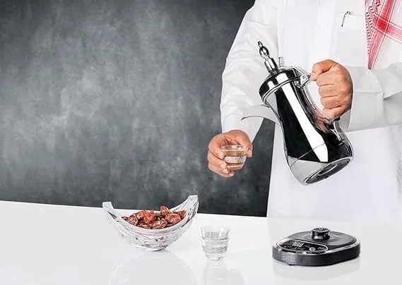 قهوه ساز عربی دله گلف – ۱۰۰۰ میلی لیتر، ۱۰۰۰ وات، استیل ضد زنگ، طراحی سنتی قهوه ساز عربی دله گلف – ۱۰۰۰ میلی لیتر، ۱۰۰۰ وات، استیل ضد زنگ، طراحی سنتی