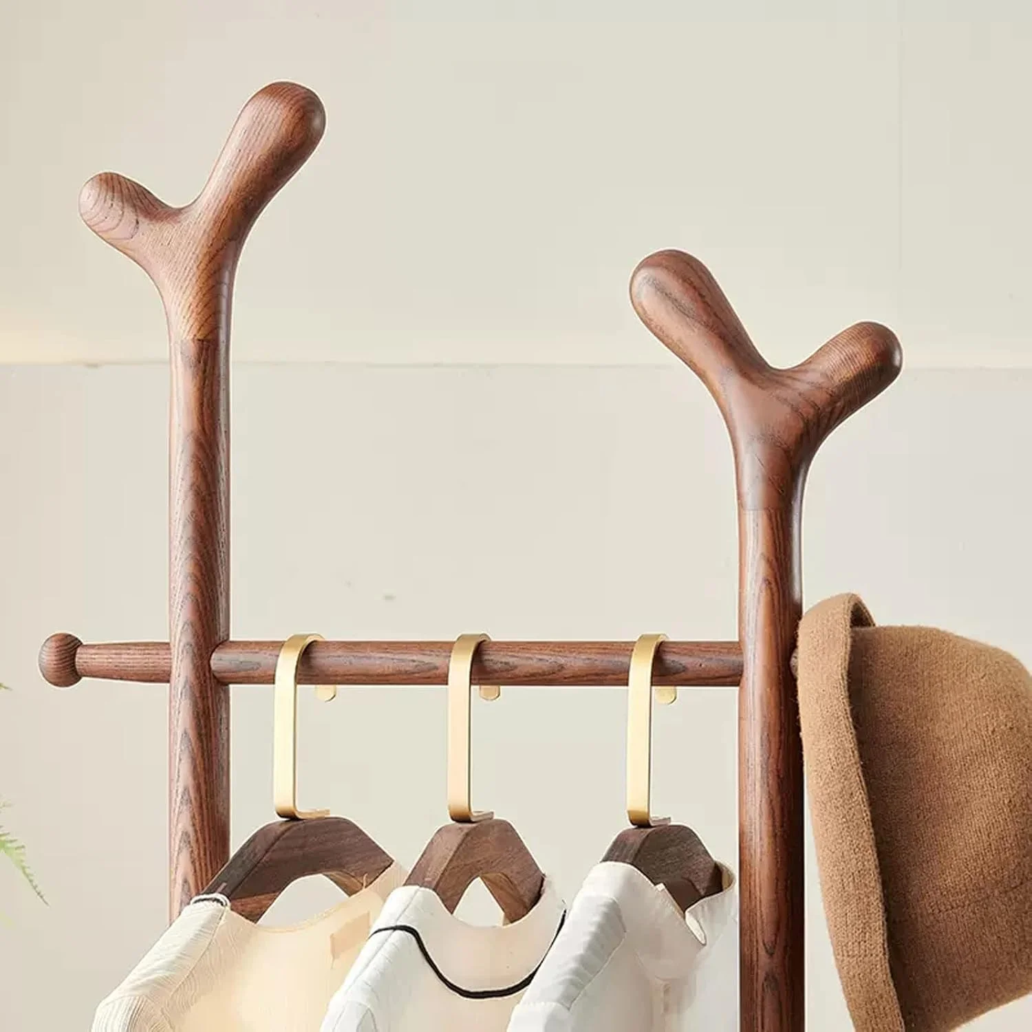 رخت آویز ایستاده چوبی کوچک، مناسب برای آویزان کردن لباس در دفتر کار و اتاق نشیمن، رخت آویز داخلی