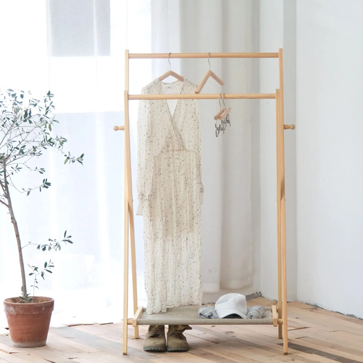 رخت آویز ایستاده چوبی، رگال لباس دو میله ای، قفسه لباس چند منظوره اتاق خواب، صرفه جویی در فضا