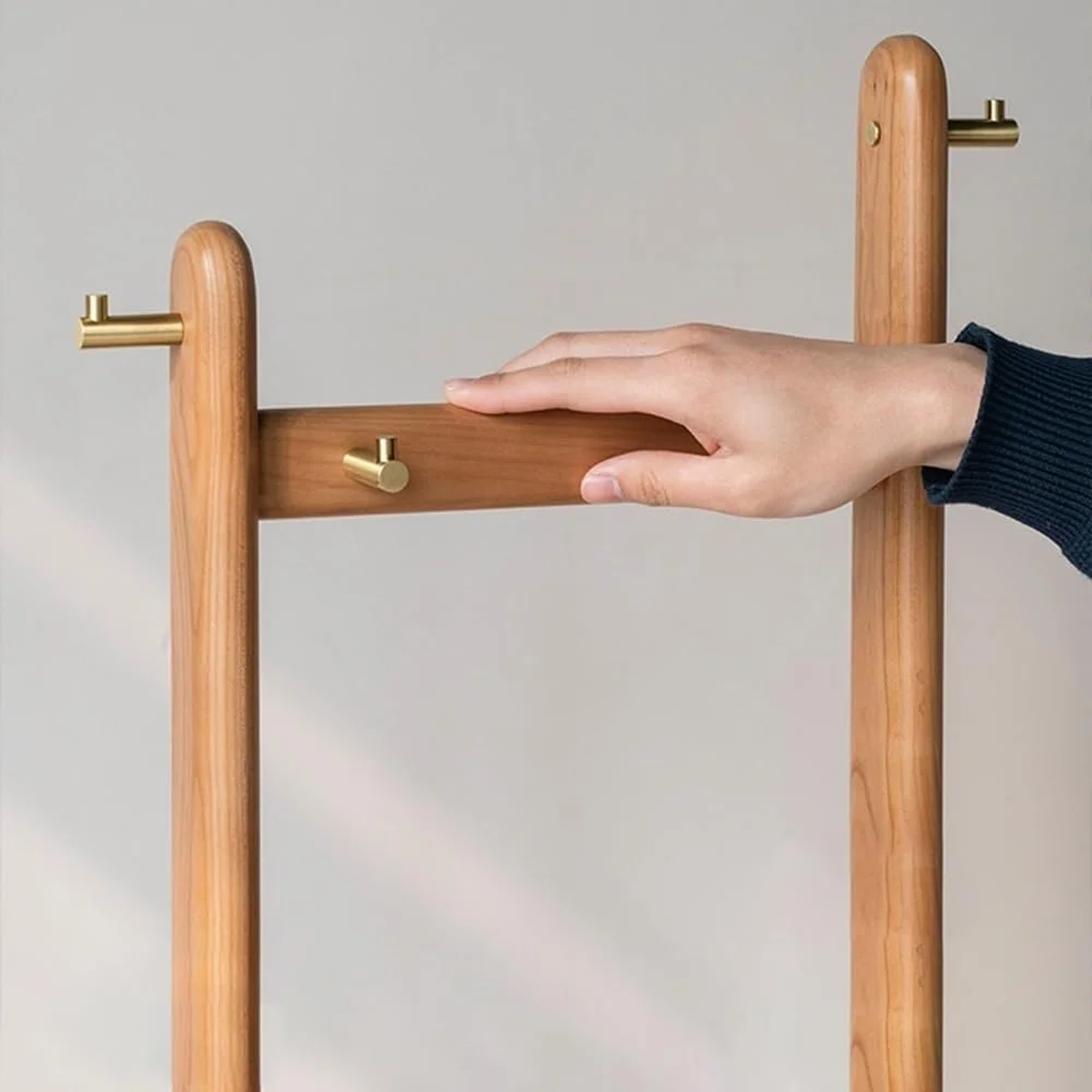 چوب لباسی ایستاده چوبی از جنس چوب جامد گیلاس و گردوی سیاه برای اتاق خواب کنار تخت، قفسه کت کوچک برای آپارتمان (گردوی سیاه)