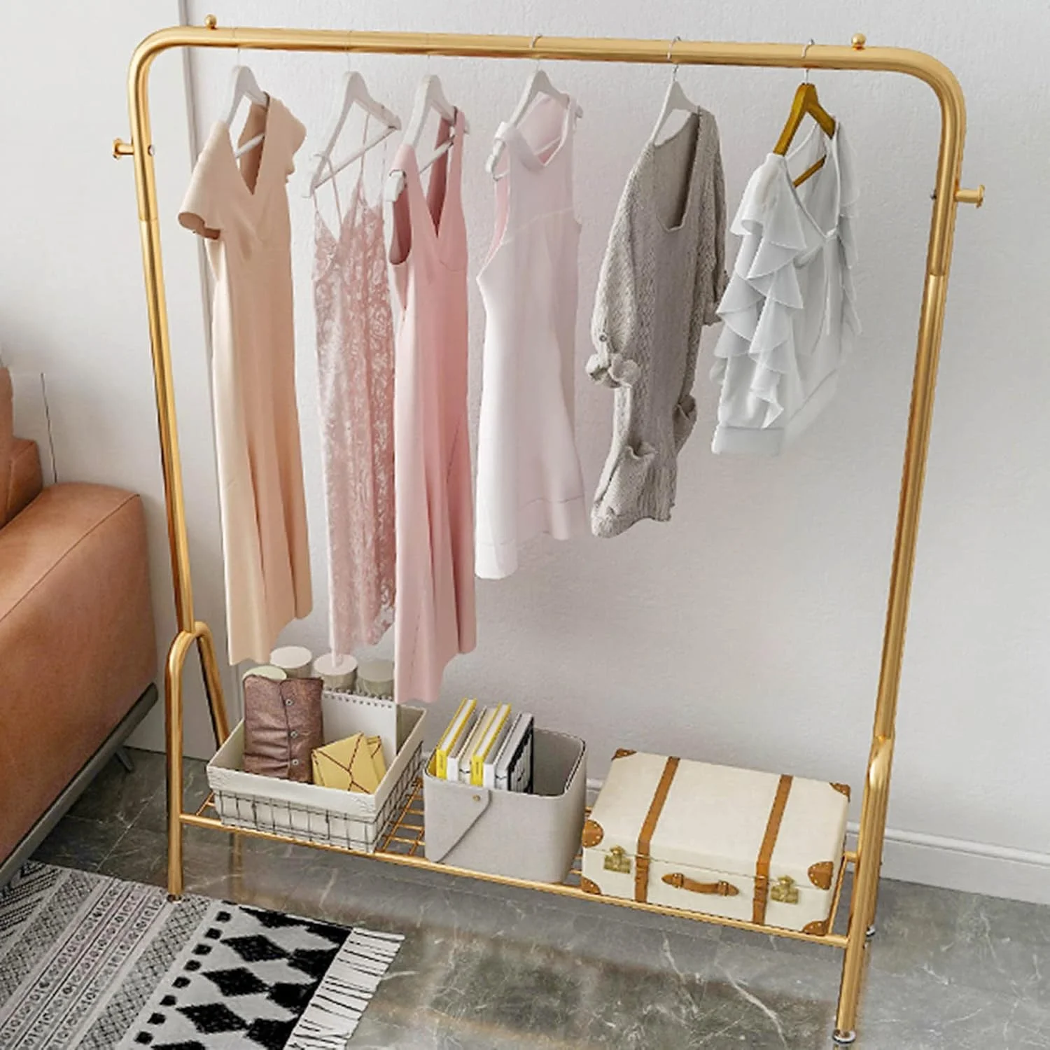 ریل لباس سنگین، رخت آویز تک میله ای ایستاده از جنس آهن فرفورژه، با 2 قلاب و قفسه زیرین، رخت آویز اتاق خواب، طلایی، 60 سانتی متر ریل لباس سنگین، رخت آویز تک میله ای ایستاده از جنس آهن فرفورژه، با 2 قلاب و قفسه زیرین، رخت آویز اتاق خواب، طلایی، 60 سانتی متر