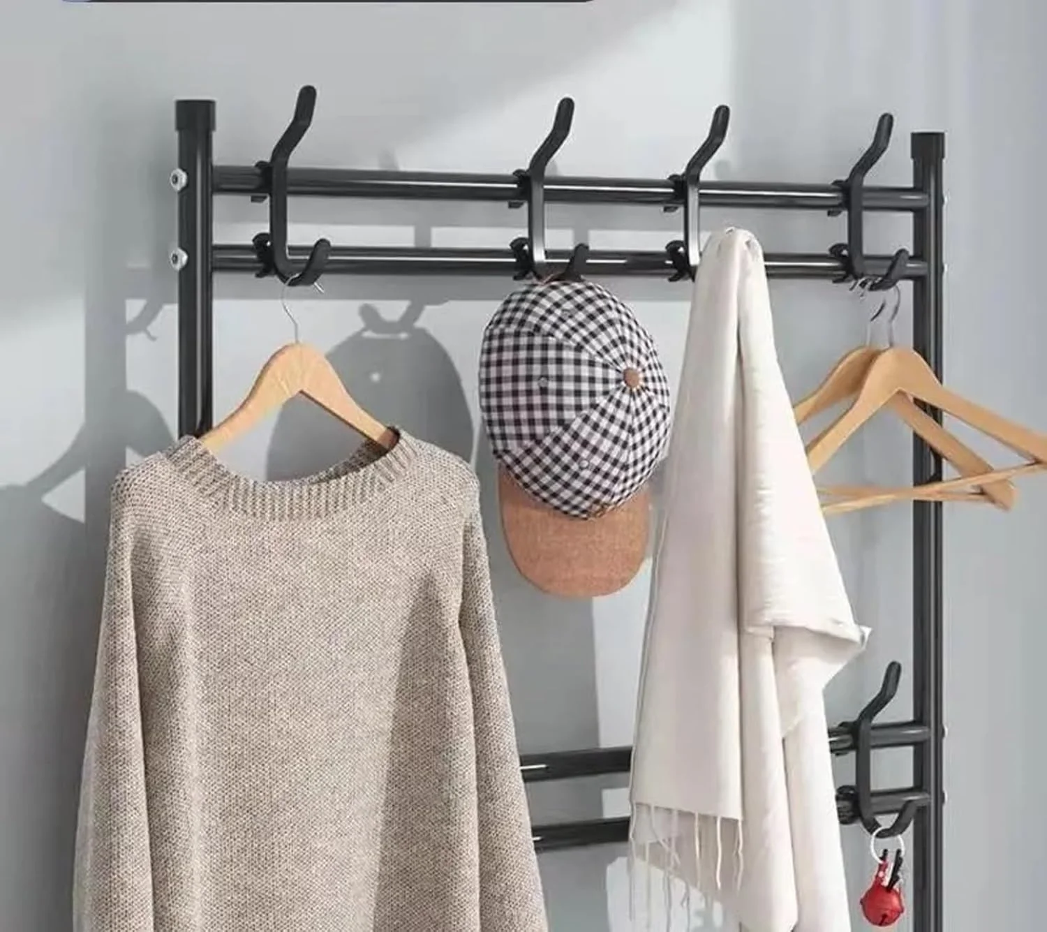 رخت آویز و جاکفشی 4 طبقه با آویز – استند لباس ایستاده با قفسه برای کیف، کلاه و شال – مشکی رخت آویز و جاکفشی 4 طبقه با آویز – استند لباس ایستاده با قفسه برای کیف، کلاه و شال – مشکی