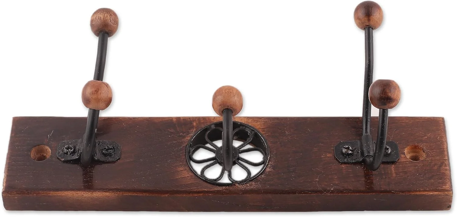 جالباسی چوبی دست ساز با طرح گلدار جالباسی چوبی دست ساز با طرح گلدار