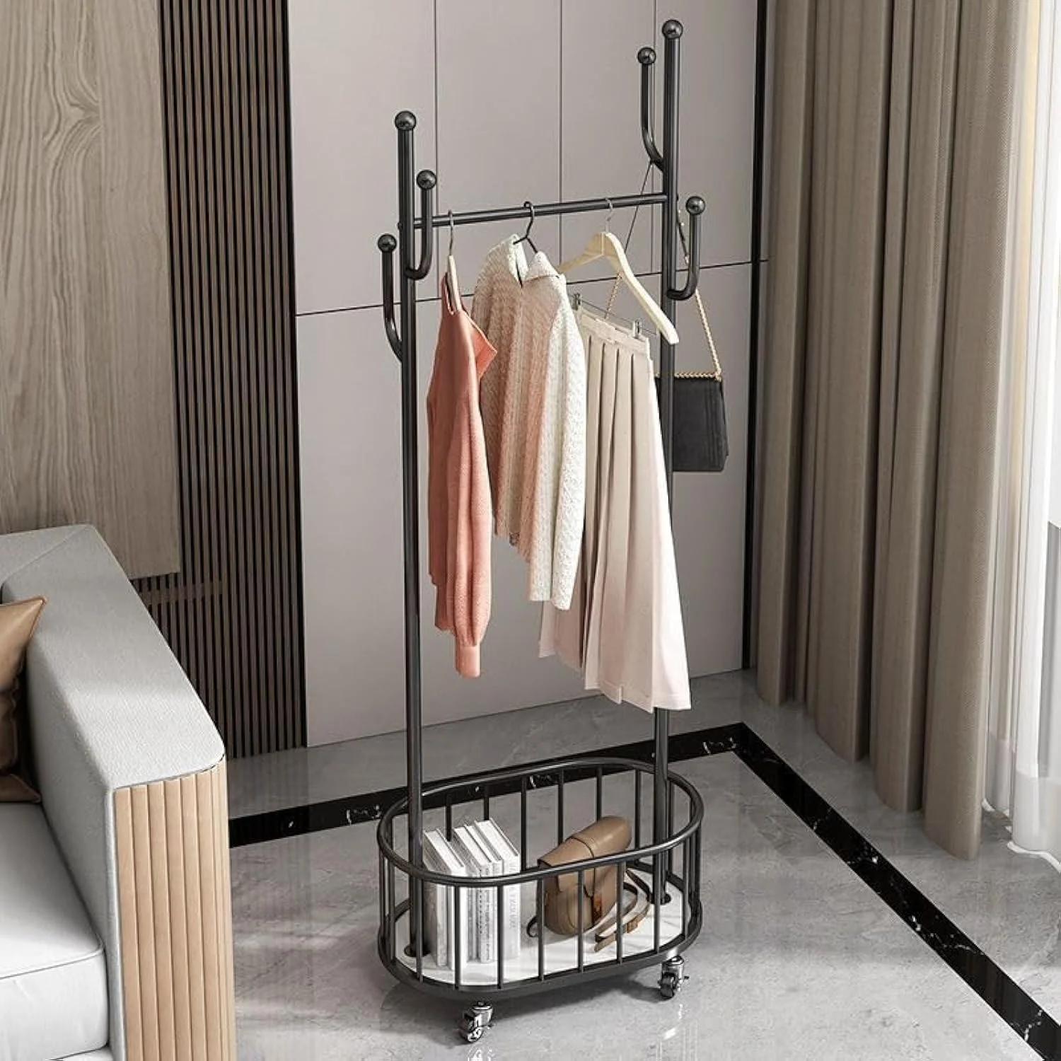 آویز لباس نیلیین با سبد ذخیرهسازی و 4 قلاب، رختآویز فلزی ایستاده با چرخ اسکرول، رختآویز متحرک مدرن برای کلاه/کیف/لباس/چتر (مشکی)… آویز لباس نیلیین با سبد ذخیرهسازی و 4 قلاب، رختآویز فلزی ایستاده با چرخ اسکرول، رختآویز متحرک مدرن برای کلاه/کیف/لباس/چتر (مشکی)…