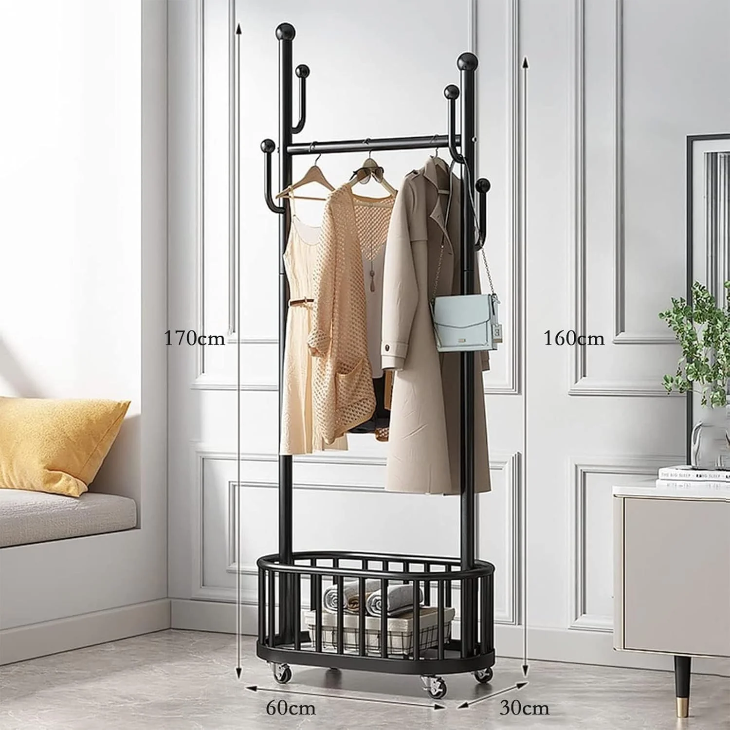 آویز لباس نیلی‌ین با سبد ذخیره‌سازی و 4 قلاب، رخت‌آویز فلزی ایستاده با چرخ اسکرول، رخت‌آویز متحرک مدرن برای کلاه/کیف/لباس/چتر (مشکی)…