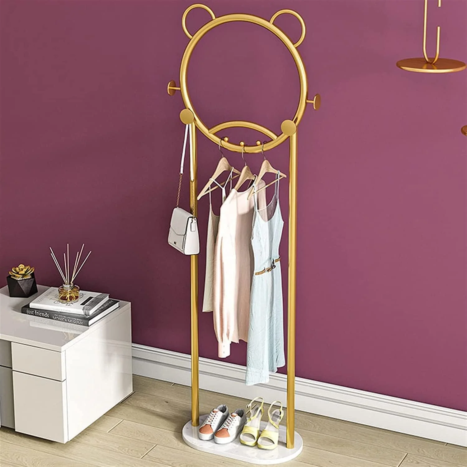 رخت آویز ایستاده با طراحی خاص، مناسب برای نگهداری کلاه، شال و لباس - رنگ مشکی رخت آویز ایستاده با طراحی خاص، مناسب برای نگهداری کلاه، شال و لباس - رنگ مشکی