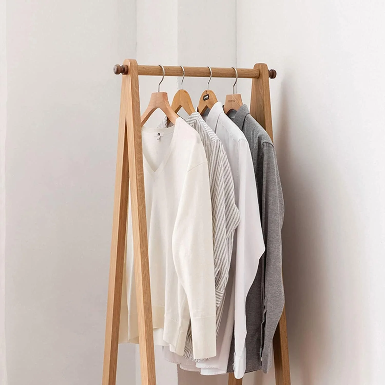 رخت آویز ایستاده با قفسه، صرفه جویی در فضا، چوبی و مقاوم، مناسب برای کلاه، لباس، وسایل تزئینی، اتاق و اداره (طبیعی - 54 * 50 * 150 سانتی متر) رخت آویز ایستاده با قفسه، صرفه جویی در فضا، چوبی و مقاوم، مناسب برای کلاه، لباس، وسایل تزئینی، اتاق و اداره (طبیعی - 54 * 50 * 150 سانتی متر)