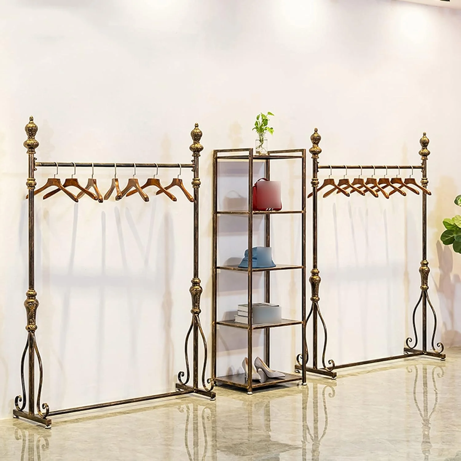 جالباسی ایستاده برنزی طرح قدیمی با قفسه برای راهرو، اتاق خواب و ورودی - مناسب برای نگهداری لباس، کلاه و کیف (برنزی - 120X40X175 سانتی متر) جالباسی ایستاده برنزی طرح قدیمی با قفسه برای راهرو، اتاق خواب و ورودی - مناسب برای نگهداری لباس، کلاه و کیف (برنزی - 120X40X175 سانتی متر)