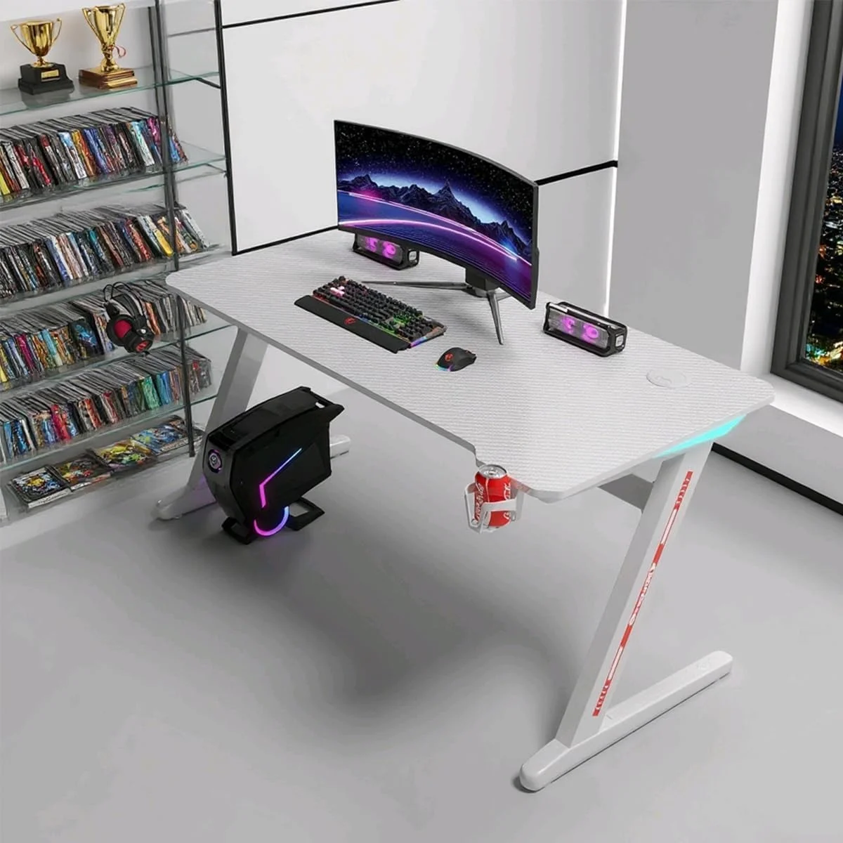 میز بازی، میز کامپیوتر طرح Z، میز تحریر ارگونومیک برای خانه و محل کار، با سطح فیبر کربنی، قلاب هدفون و جا لیوانی، پد ماوس، چراغ های LED (سفید) میز بازی، میز کامپیوتر طرح Z، میز تحریر ارگونومیک برای خانه و محل کار، با سطح فیبر کربنی، قلاب هدفون و جا لیوانی، پد ماوس، چراغ های LED (سفید)