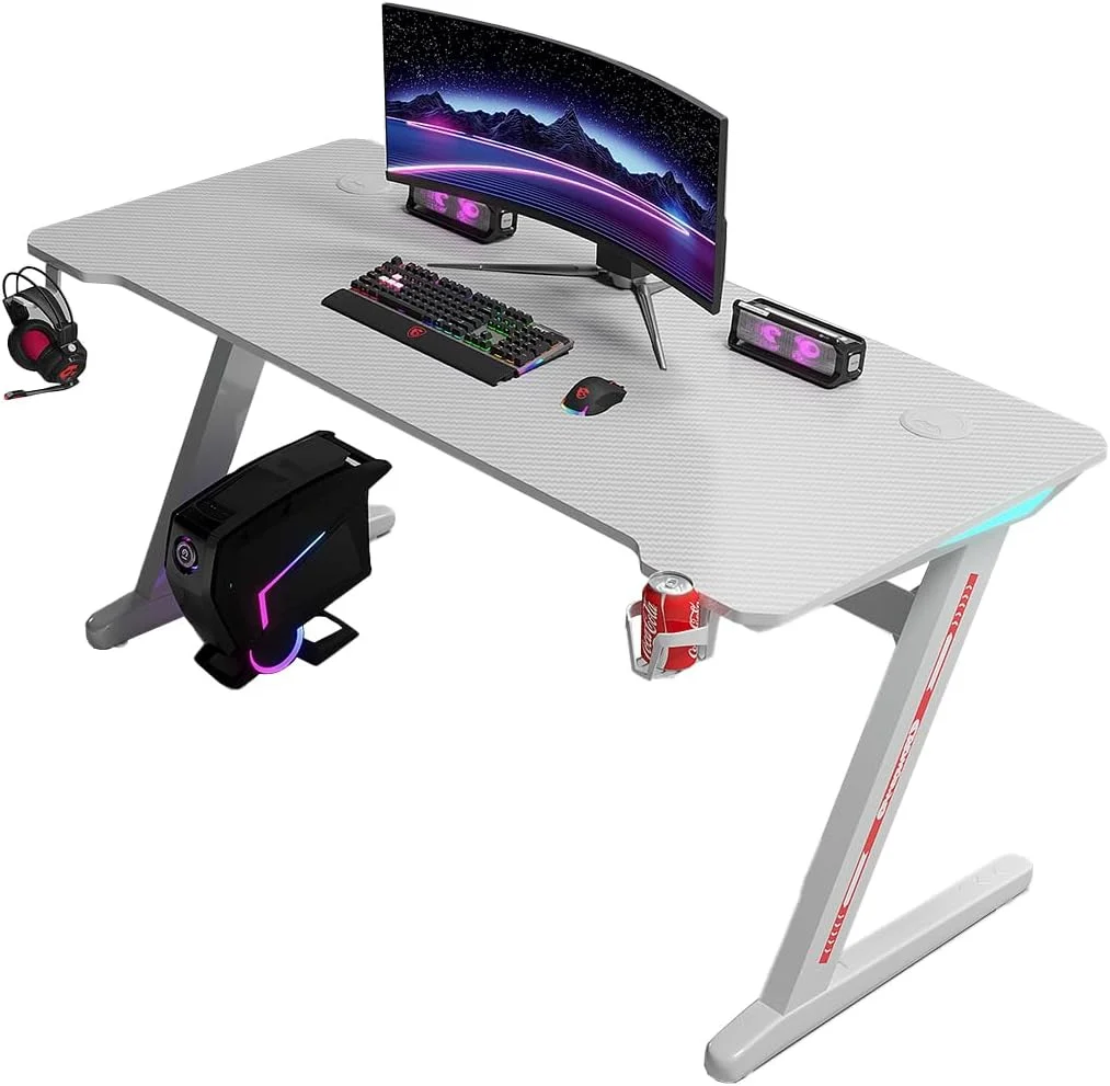 میز بازی، میز کامپیوتر طرح Z، میز تحریر ارگونومیک برای خانه و محل کار، با سطح فیبر کربنی، قلاب هدفون و جا لیوانی، پد ماوس، چراغ های LED (سفید) میز بازی، میز کامپیوتر طرح Z، میز تحریر ارگونومیک برای خانه و محل کار، با سطح فیبر کربنی، قلاب هدفون و جا لیوانی، پد ماوس، چراغ های LED (سفید)