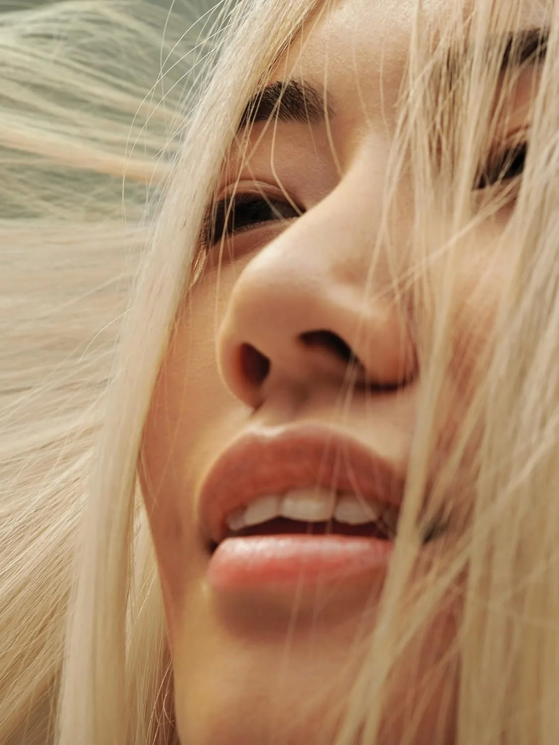 اسپری محافظ حرارتی سریع خشک شونده ای جی کر، محافظت حرارتی فوق سبک - نرم کننده و براق کننده، 148 میلی لیتر