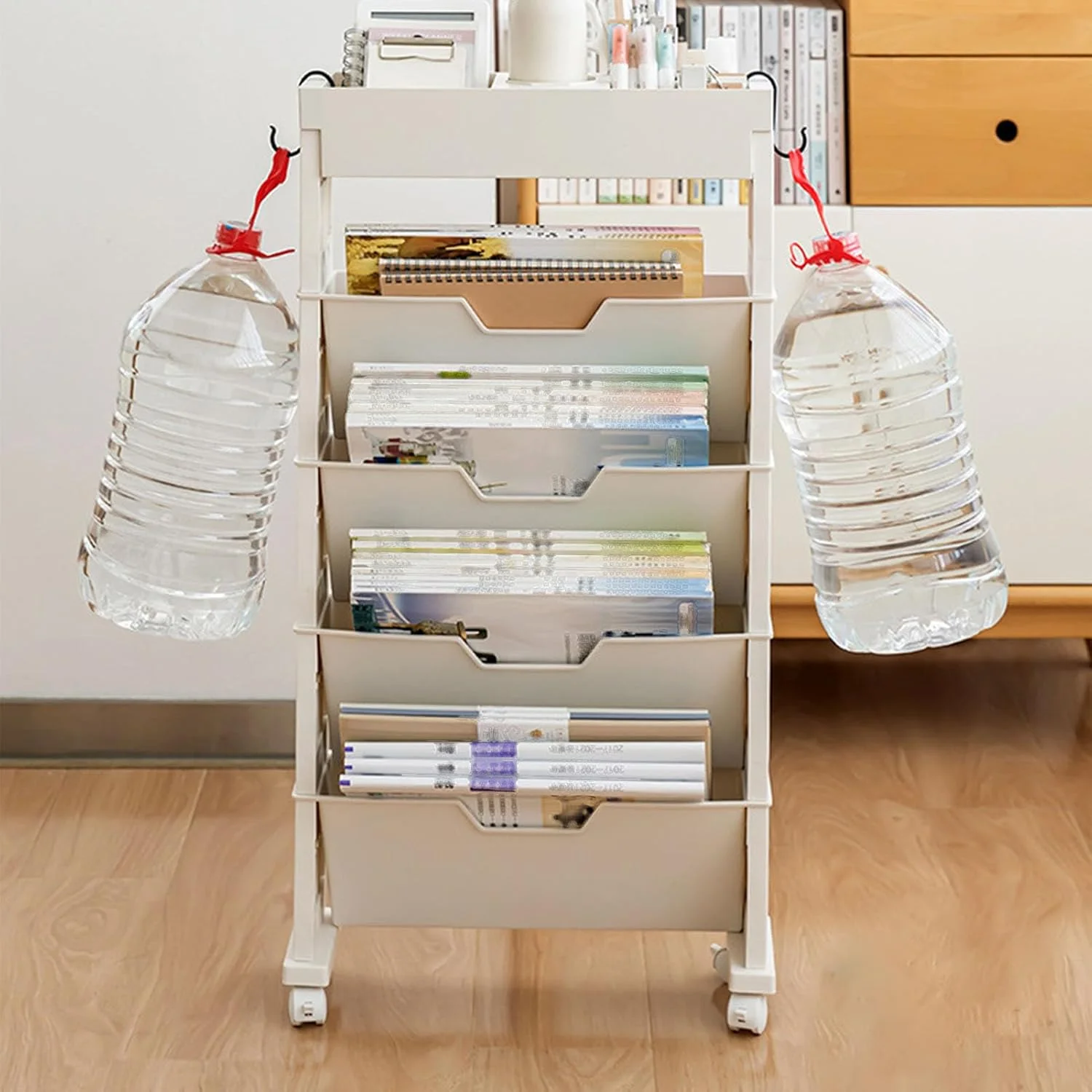 قفسه کتاب متحرک چند منظوره سوراندی با ظرفیت بزرگ، قفسه کتاب منحصر به فرد قابل جابجایی، سازمان دهنده کاغذ اداری چرخ دار با 4 چرخ جهانی برای اتاق خواب، اتاق نشیمن، خانه، مدرسه (بژ)