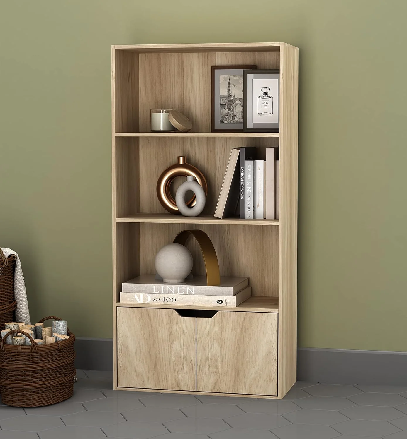 قفسه کتاب چوبی پهن ۴ طبقه URBNLIVING با ۲ درب، قفسه نمایشگر و واحد کابینت (بلوطی با درب های بلوطی)