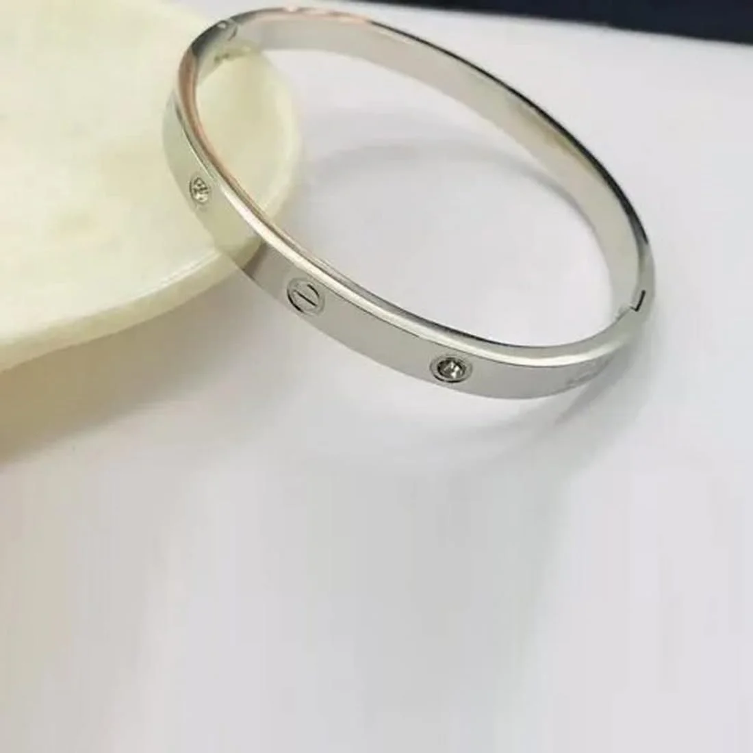 دستبند استیل شیک و جدید نگین دار زنانه و دخترانه (نقره ای)