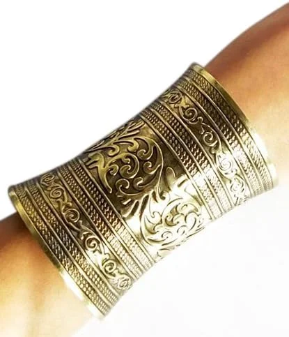 دستبند النگویی شیک فلزی حکاکی شده فشن زنانه و دخترانه Shining Diva (rrr4692b)